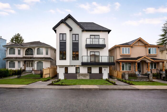 Half Duplex vs. Townhouse in Burnaby: Key Differences for Buyers